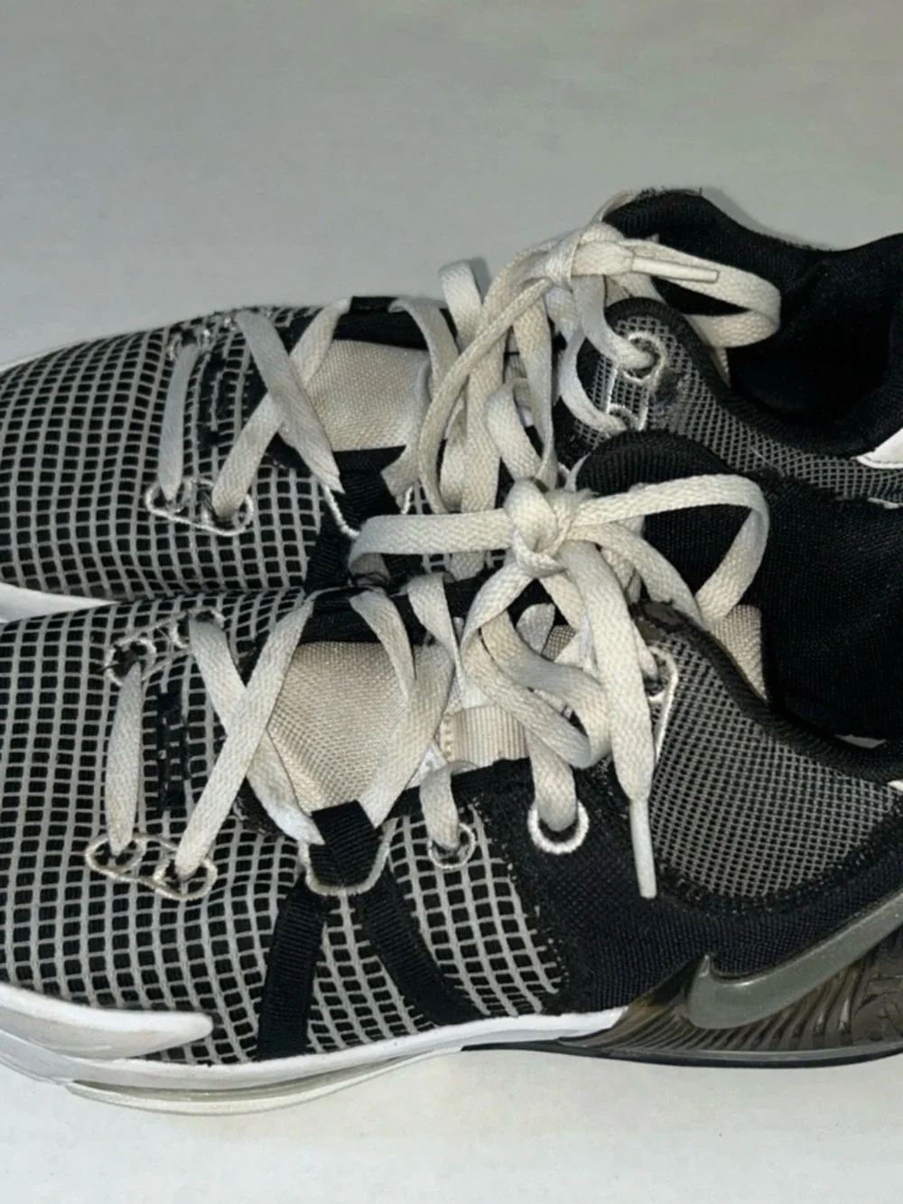 Nike LeBron Witness 7 Mens 9.5 Black White Basketball Shoes Sneakers DM1123-100